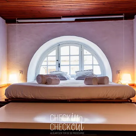 Checkincheckout - Castle Loft *