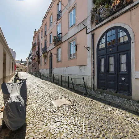 Checkincheckout - Castle Loft * Lisboa