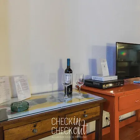 Checkincheckout - Castle Loft * Lisboa