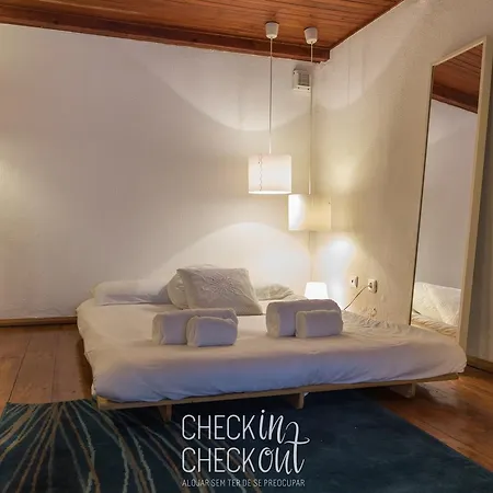 Checkincheckout - Castle Loft Lisboa